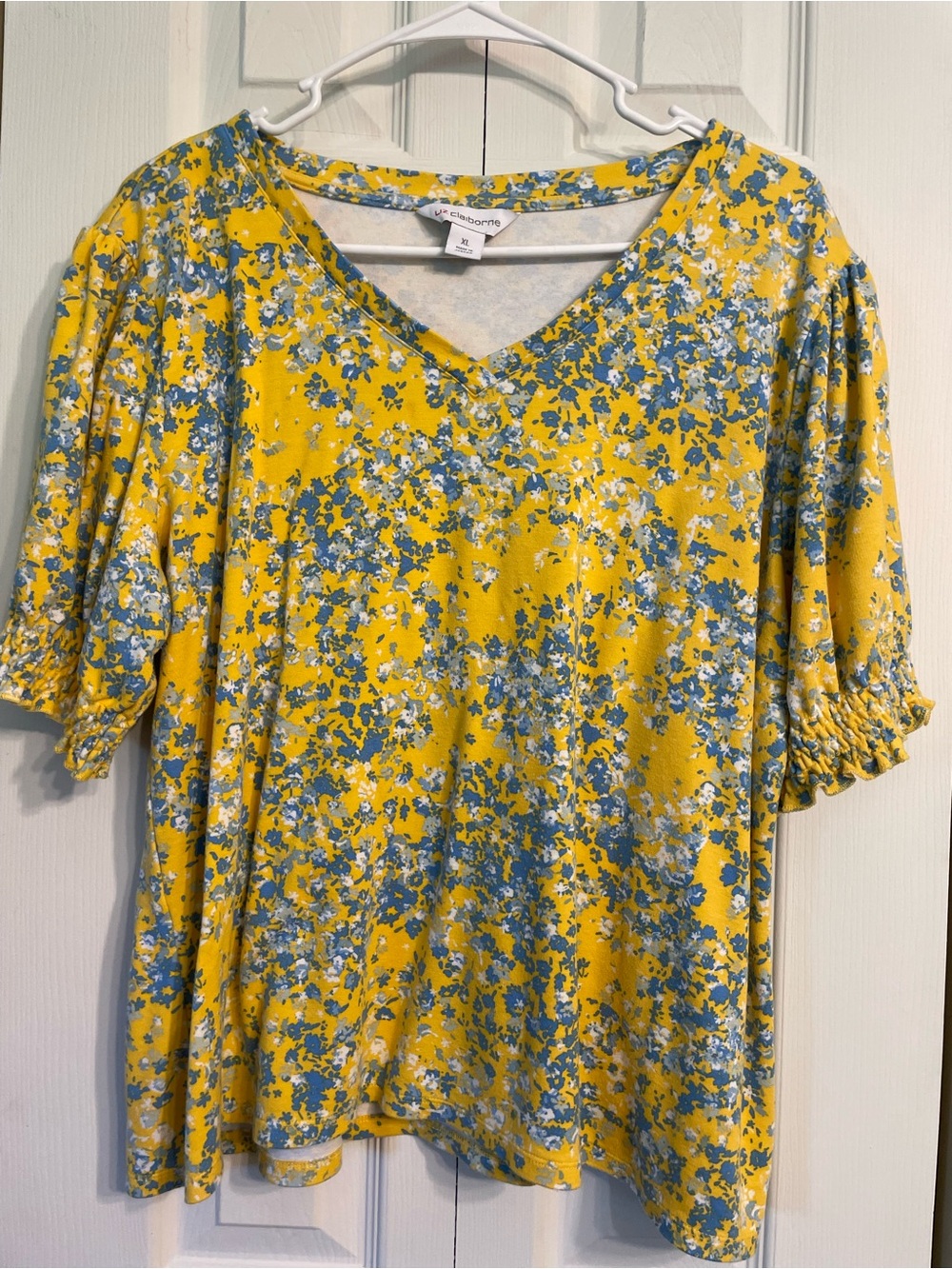 Liz Claiborne Yellow and Blue Floral V-Neck Puff Sleeve Top